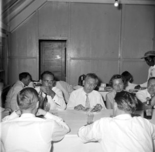De pers aan de maaltijd op Saba, Bestanddeelnr 252-4126