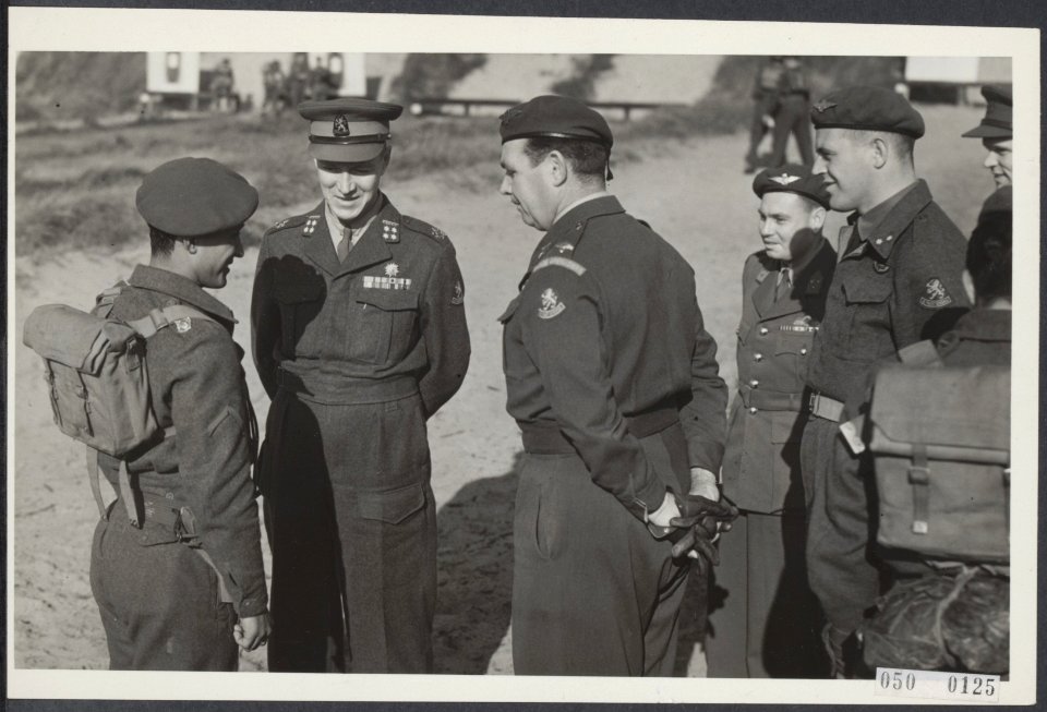 De plaatsvervangende chef-staf luitenant-generaal M.R.H. Calmeyer bezoch de vrij, Bestanddeelnr 050-0125