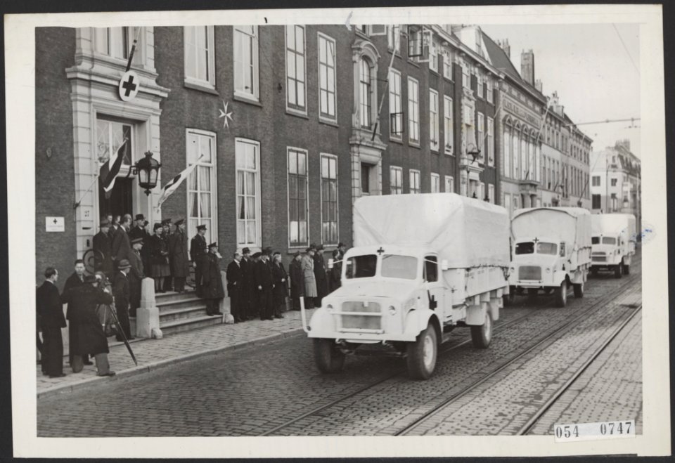 Defiles, ZIEKENAUTOS, Bestanddeelnr 054-0747