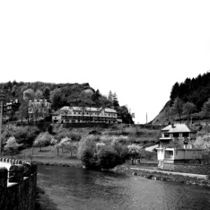 De Ourthe, het Chalet-Hôtel en andere bebouwing op de hellingen, Bestanddeelnr 254-3368
