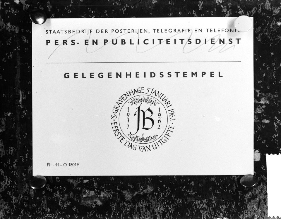 Definitief ontwerp voor 25-jarig huwelijkspostzegel van koninklijk paar, Bestanddeelnr 913-3459