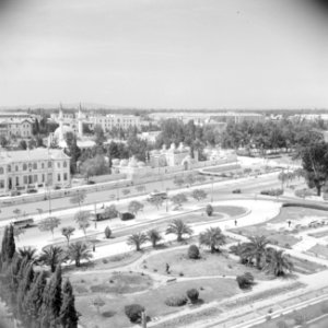 De rivier Barrada en de Sultan Suleyman moskee met daarvoor een park, Bestanddeelnr 255-5830