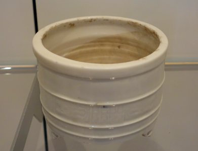 Dehua incense burner, China, Ming-Qing dynasty, c. 1635-1665, glazed porcelain - Royal Ontario Museum - DSC03832