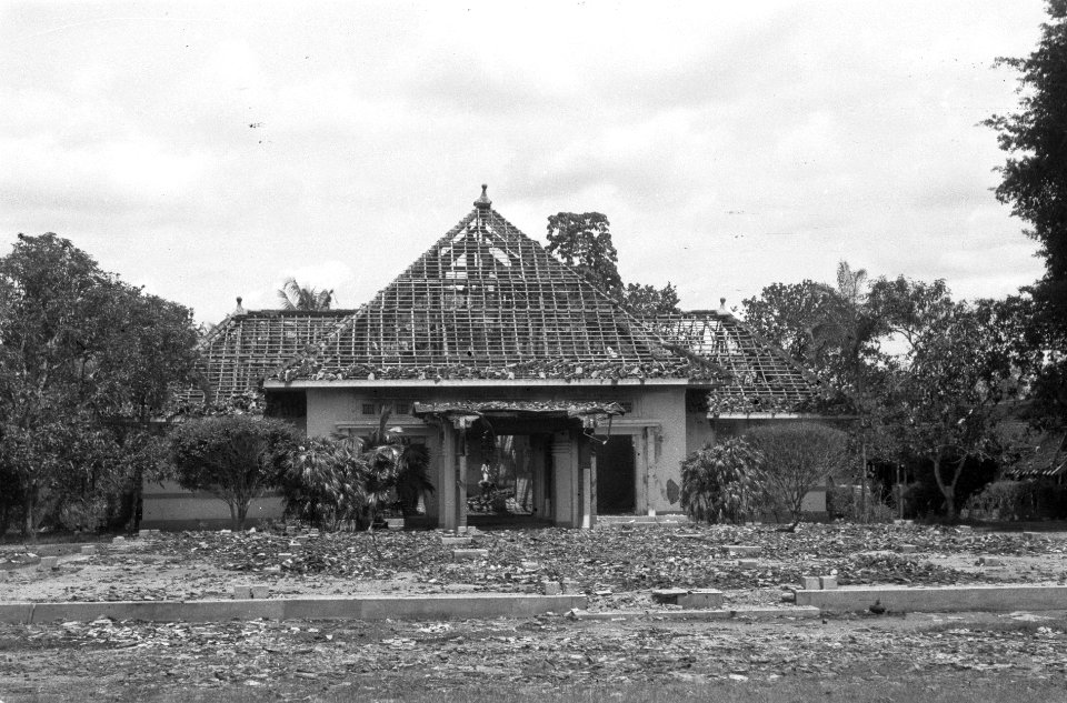 De ruïne van een verwoest gebouw, Bestanddeelnr 3005