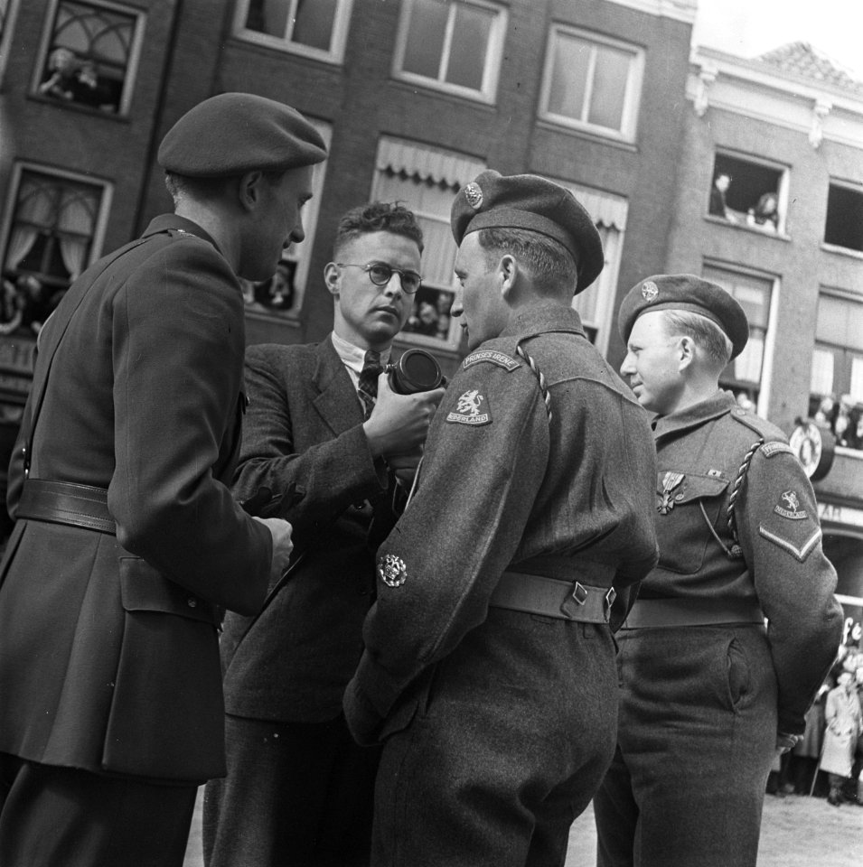 Decoratie Hollandse soldaten met Franse onderscheiding, Bestanddeelnr 901-6339