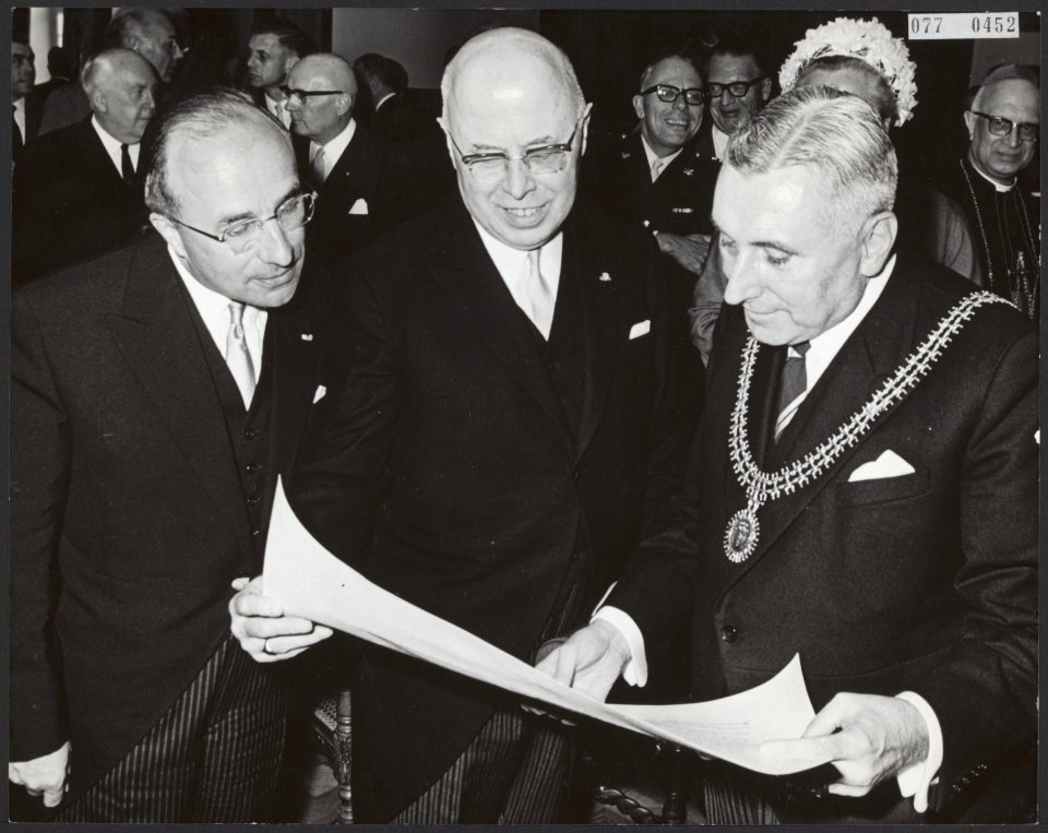Decoraties, politici, burgemeesters, Beel, Louis, Cals, Jo, Hoppener RGA, Bestanddeelnr 077-0452