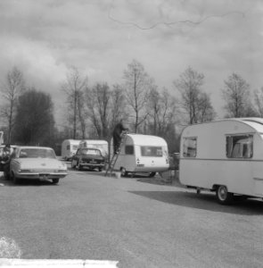 De Rotterdamse camping maakt zich op om de paasgasten te ontvangen, Bestanddeelnr 917-6520