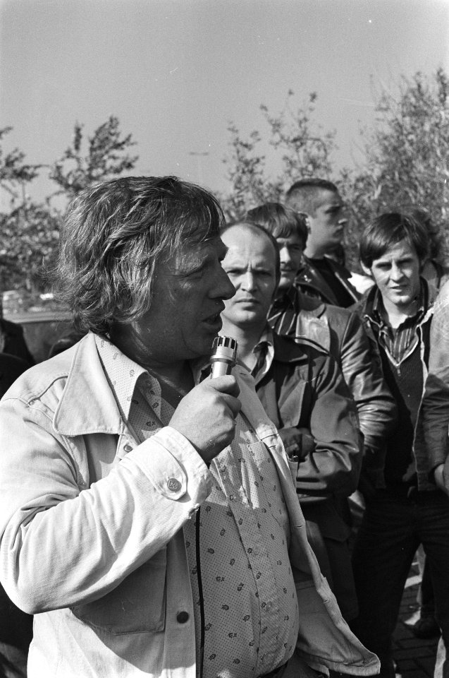 De Rotterdamse stakingsleider Flip Schults spreekt de Amsterdamse stakers toe, Bestanddeelnr 930-4277
