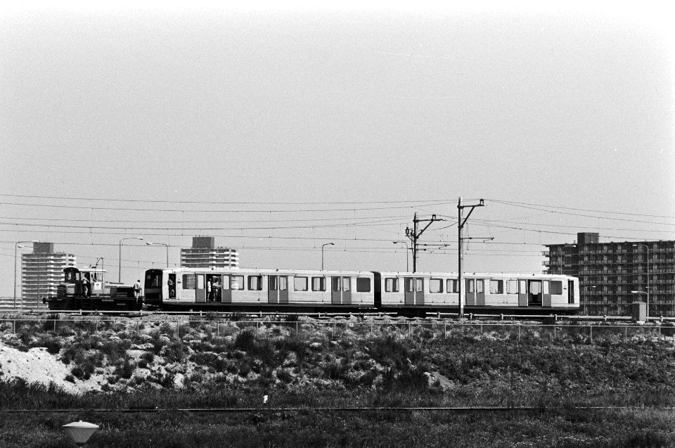 Deel nieuw metrospoor ingereden (Amsterdam), metro in Bijlmer, Bestanddeelnr 928-6687