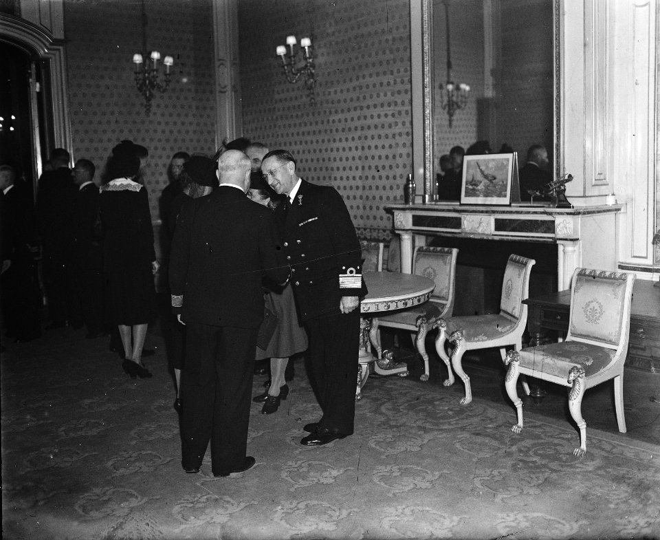 Decoratie schout-bij-nacht M de Vries, Bestanddeelnr 902-4780