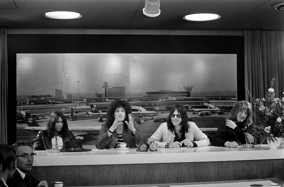 De persconferentie van The Golden Earrings op Schiphol, Bestanddeelnr 922-5732