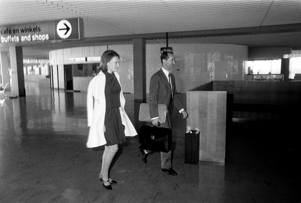 De prinses en de prins op de luchthaven, Bestanddeelnr 922-5992