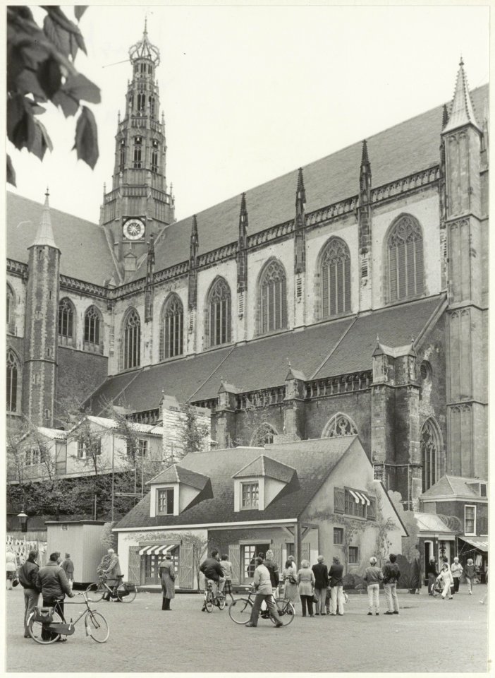 Decorhuis op de Grote Markt. NL-HlmNHA 54016805