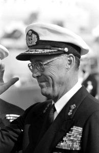 De prins draagt het uniform van de Koninklijke Marine, Bestanddeelnr 921-6701