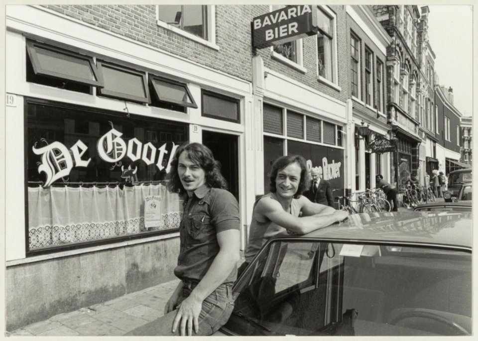 De pachters H. Smit en P. Kloek van café De Gooth en van café De Rose Panter. NL-HlmNHA 54005713