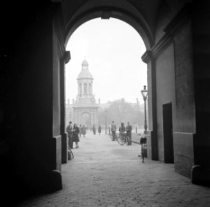 De poort van het Trinity College, Bestanddeelnr 191-0855 photo