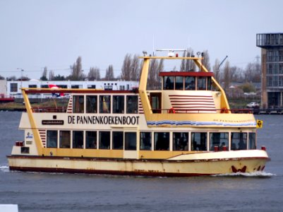 De Pannenkoekenboot ENI 02323027 op het IJ pic1
