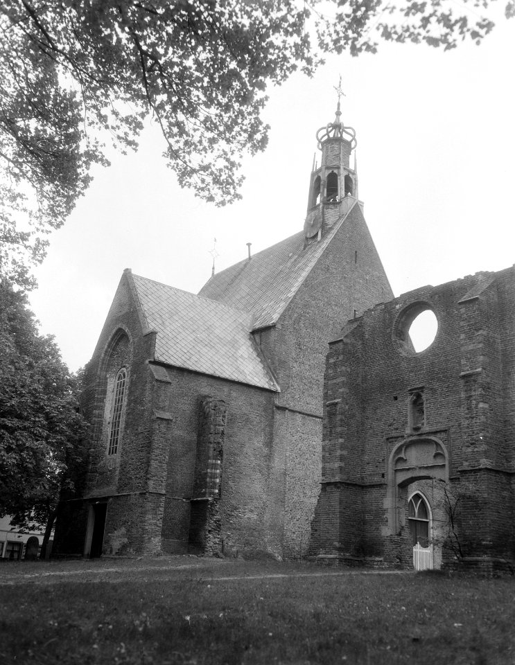 De Ruine en Kerk (Bergen NH) 16e eeuw, restauratie dit jaar, Bestanddeelnr 906-4710