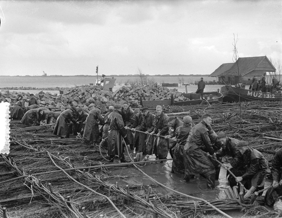 De Schelphoek op Schouwen. Verankeren zinkstuk, Bestanddeelnr 905-8254