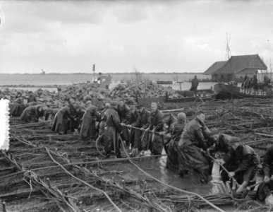 De Schelphoek op Schouwen. Verankeren zinkstuk, Bestanddeelnr 905-8254