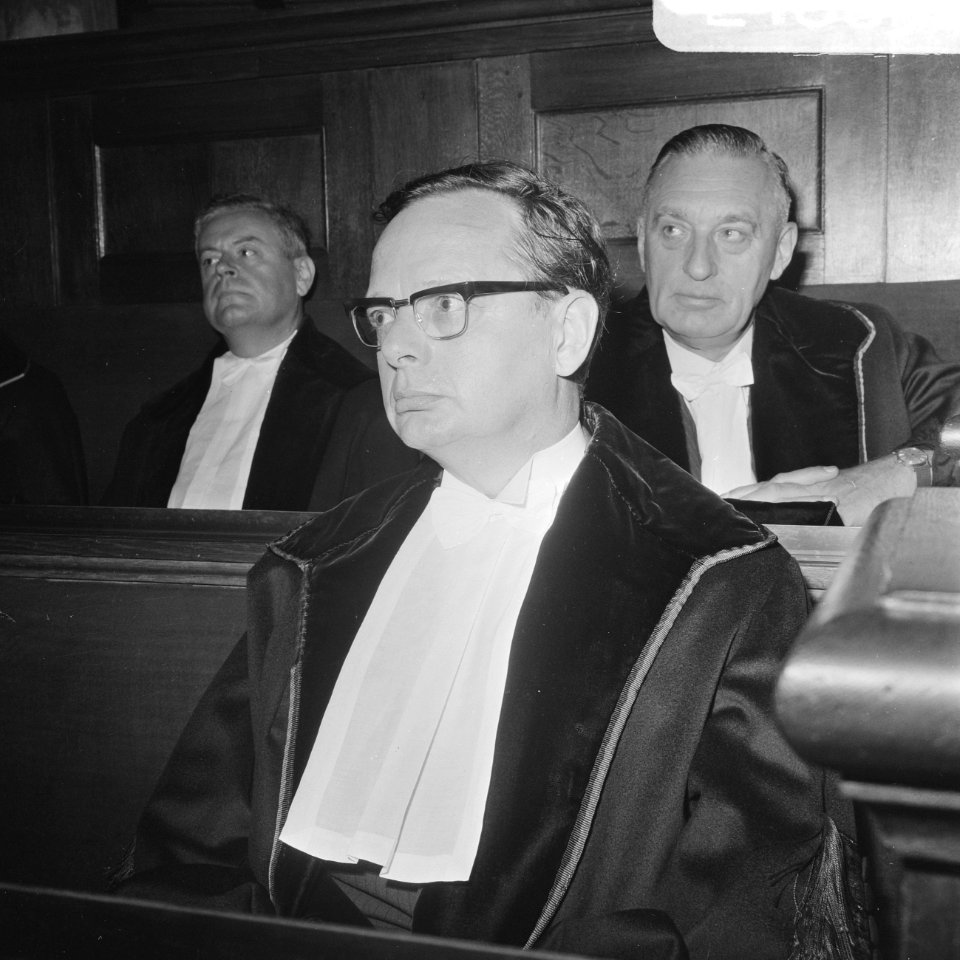 De scheidende rector magnificus prof. mr. J. v.d. Hoeven, Bestanddeelnr 921-6838