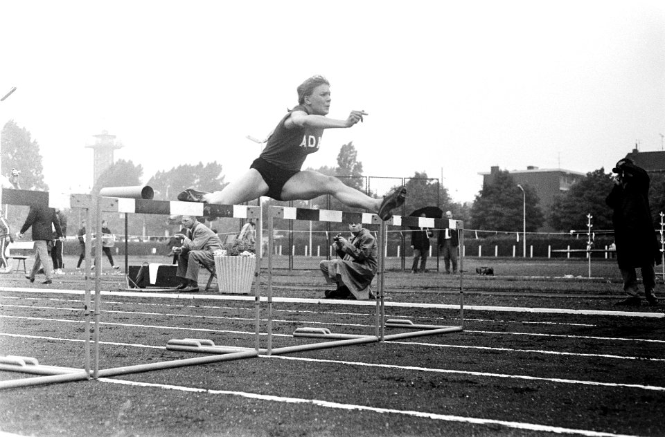 De Nederlandse hordeloopster Mieke Sterk in actie, Bestanddeelnr 923-6453