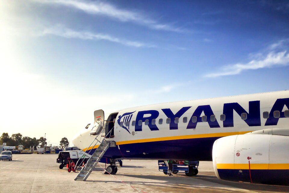 Arrival low-cost airlines blue