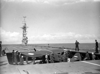 De Nederlandse pers aan boord van Hr. Ms. Karel Doorman, Bestanddeelnr 902-3762