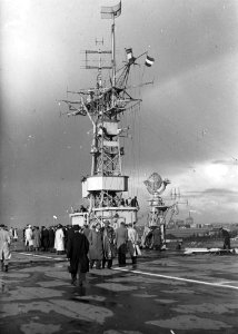 De Nederlandse pers aan boord van Hr. Ms. Karel Doorman, Bestanddeelnr 902-3761