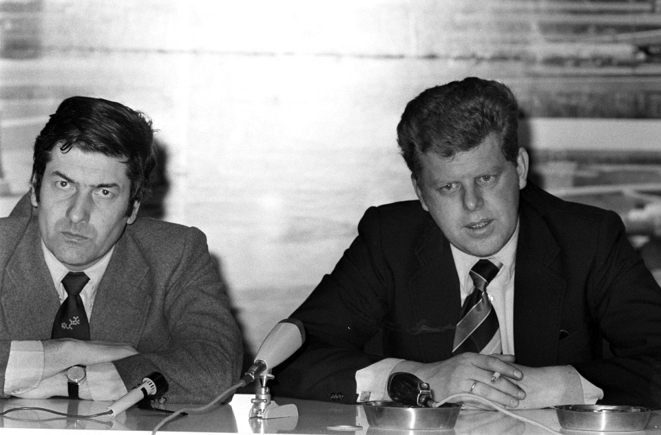 De ministers (links Lubbers) tijdens de persconferentie, Bestanddeelnr 927-0017