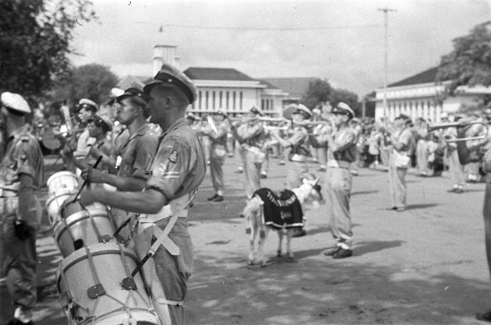 De Prins Bernhardkapel met de mascotte Kees de Bock, Bestanddeelnr 147-6-2