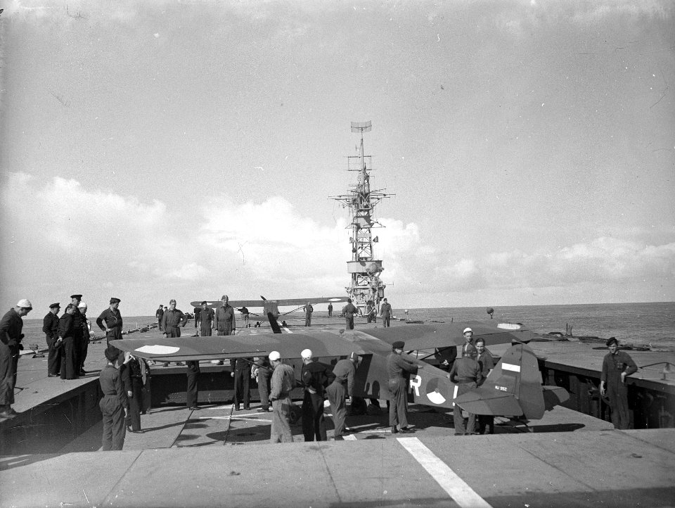 De Nederlandse pers aan boord van Hr. Ms. Karel Doorman, Bestanddeelnr 902-3763