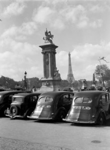 De Pont Alexandre III met op de achtergrond de Eiffeltoren, Bestanddeelnr 191-0351
