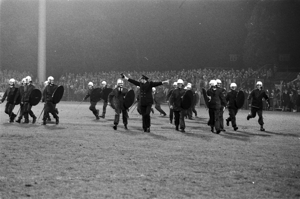 De Mobiele Eenheid komt het veld op, Bestanddeelnr 930-4787