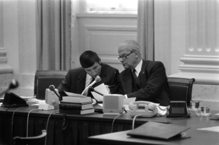 De ministers Dries van Agt (l) van Justitie en Hans de Koster van Defensie, Bestanddeelnr 925-6819