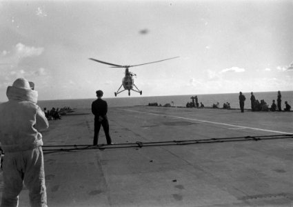 De Nederlandse pers aan boord van Hr. Ms. Karel Doorman, Bestanddeelnr 902-3759