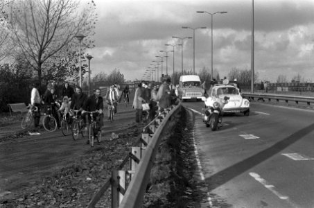 De politie controleert autos, Bestanddeelnr 926-8198