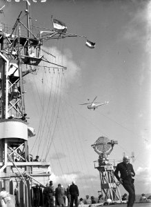 De Nederlandse pers aan boord van Hr. Ms. Karel Doorman, Bestanddeelnr 902-3768
