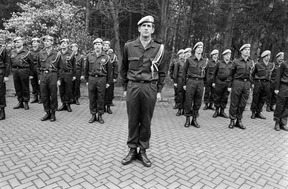 De marechaussees staan in gelid, Bestanddeelnr 934-4367