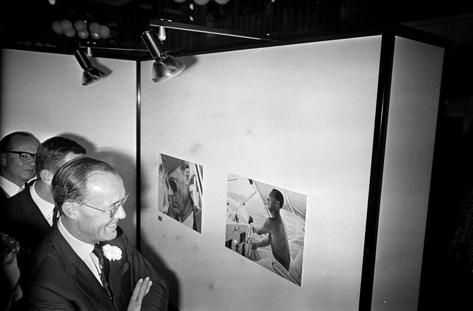 De Prins bezoekt de kleurenfoto-tentoonstelling World in Color in Hengelo, Bestanddeelnr 921-6563