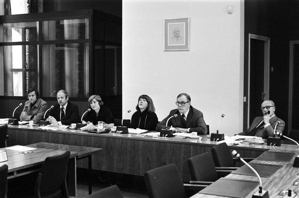 De PPR legt haar partijstandpunt uit over het uitsluiten van het CDA als toekom…, Bestanddeelnr 929-1015