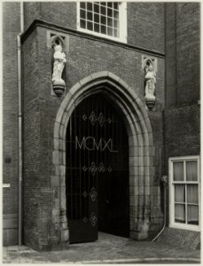 De Pandpoort bij het Stadhuis. NL-HlmNHA 54011210