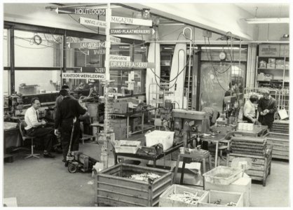 De metaalafdeling van het Werkvoorzienschap Zuid-Kennemerland, onderdeel van Paswerk. NL-HlmNHA 54013872