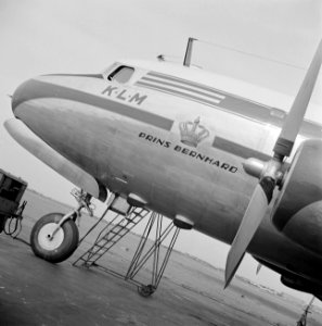 De naambelettering van het het viermotorige KLM Douglas DC-6 passagiersvliegtui…, Bestanddeelnr 255-8897