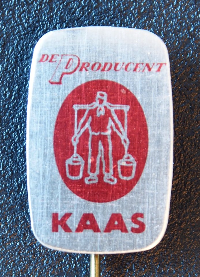De Producent Kaas, rood reclame speldje
