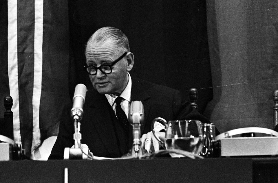 De NAVO Conferentie in Den Haag , secretaris generaal D U Stikker een persconf, Bestanddeelnr 916-4226