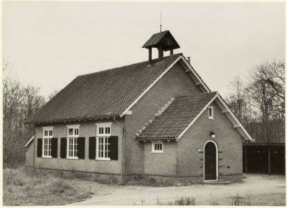 De Nederlands Hervormde kerk aan de Leeuwerikenlaan. NL-HlmNHA 54004522
