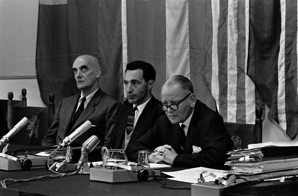 De NAVO Conferentie in Den Haag , secretaris generaal D U Stikker een persconf, Bestanddeelnr 916-4228