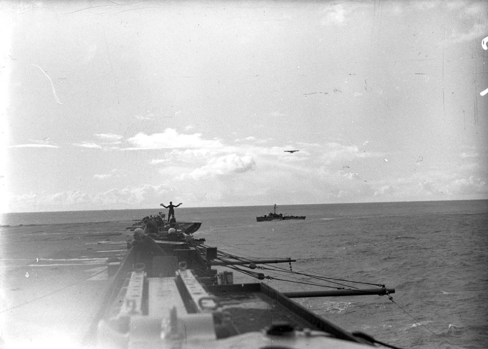 De Nederlandse pers aan boord van Hr. Ms. Karel Doorman, Bestanddeelnr 902-3769
