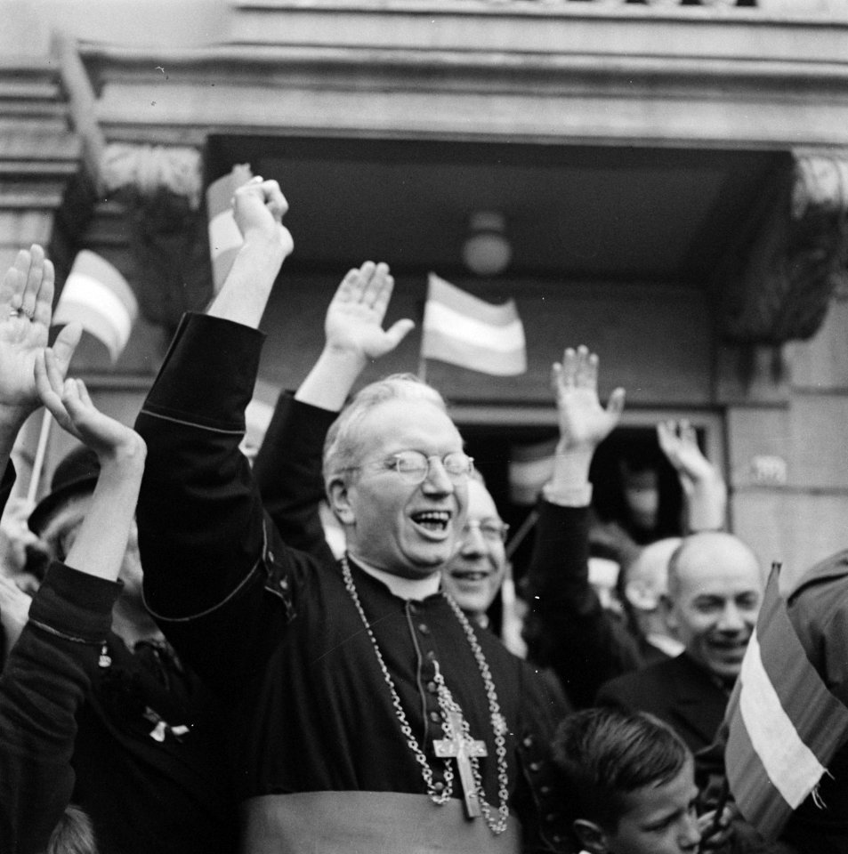 De prins op bezoek bij de bisschop van Roermond, mgr Lemmens, Bestanddeelnr 900-2548